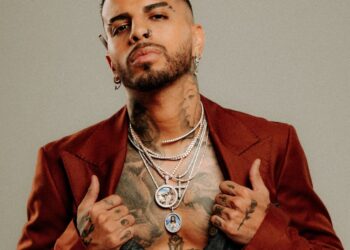 Rauw Alejandro enciende el verano con “Baby Hello” el adelanto de su nuevo álbum «Playa Saturno»