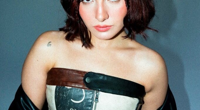 Valentina debuta con Universal Music