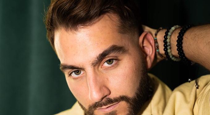 Tres Dedos se inspira en el poder del amor en su nuevo sencillo “A Tu Lado”