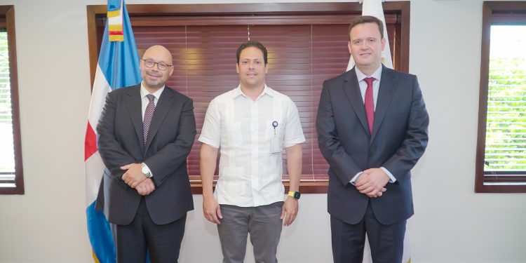 Ministro de Vivienda y Latam Capital exploran soluciones para el déficit habitacional