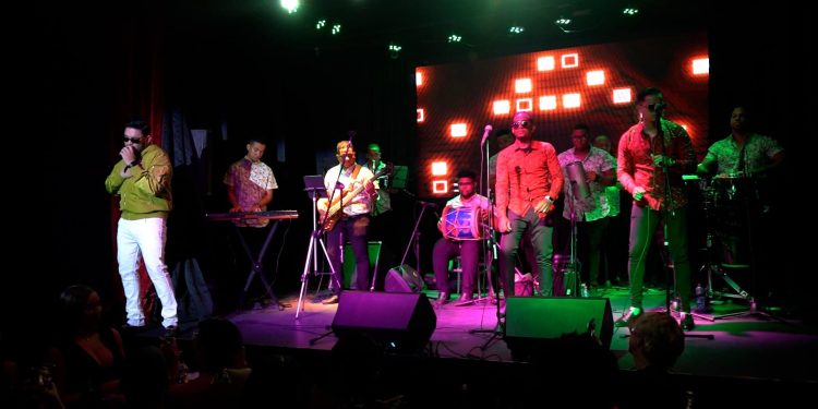 Anuncia estreno de nuevo vídeo de Rafely Rosario