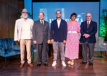 ‘Diáspora’, un libro de Héctor Manuel Valdez sobre la sensibilidad, emoción y experiencias únicas de los dominicanos en el exterior