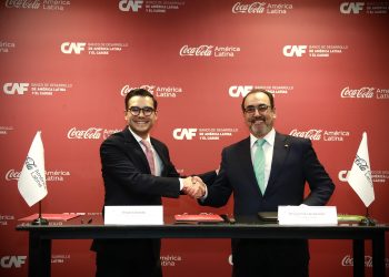 CAF y Coca-Cola América Latina firman acuerdo para impulsar el desarrollo sostenible en la región