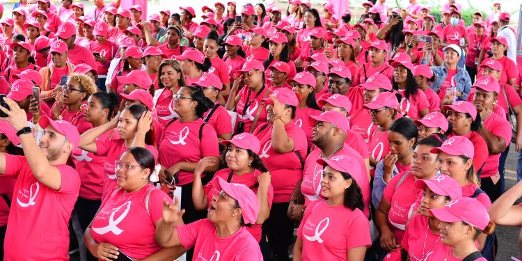 CZFS forma Gran Lazo Humano por una “Conciencia Rosa”