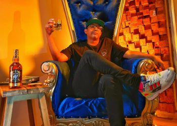 Chivas Regal y Angurria presentan colección de ropa edición limitada
