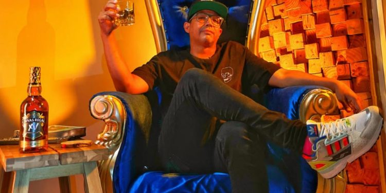 Chivas Regal y Angurria presentan colección de ropa edición limitada