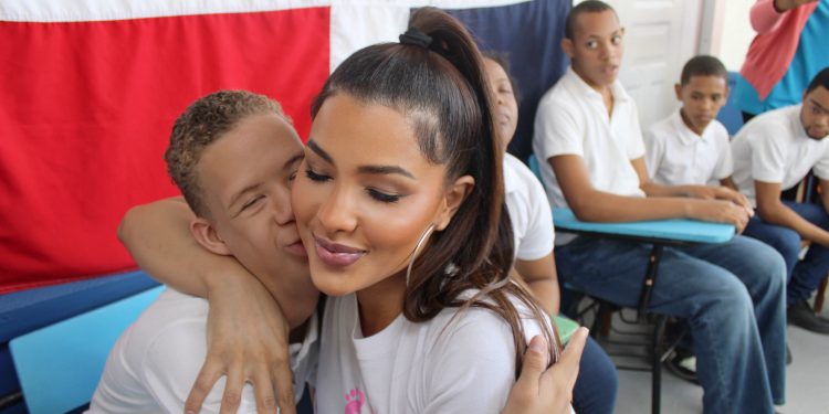 Sarodj sorprende con regalos a niños del Centro de Rehabilitación de San Pedro de Macorís