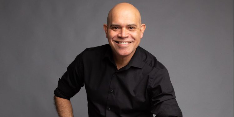 El maestro Amaury Sánchez anuncia el estreno del musical Rock of Ages (La era del Rock)