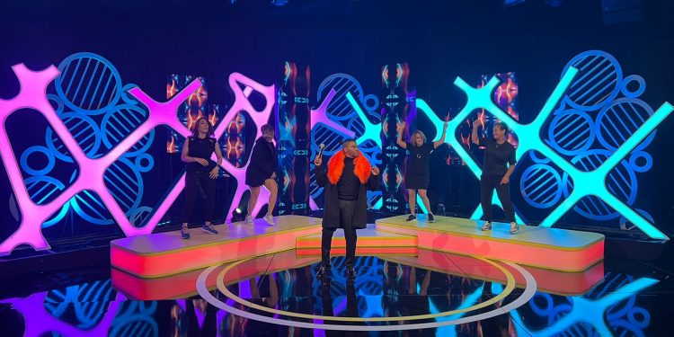 El Show de Raymond y Miguel siguen liderando los fines de semana; llega con nueva escenografía