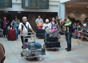 Aduanas incrementa un 30 % la gracia navideña para dominicanos en el exterior