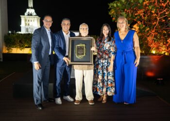 World Voices y Muy Diferente Group consolidan alianza estratégica en Santiago