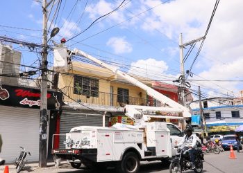Edeeste e Interior y Policía iluminan las calles del sector Capotillo en el Distrito Nacional
