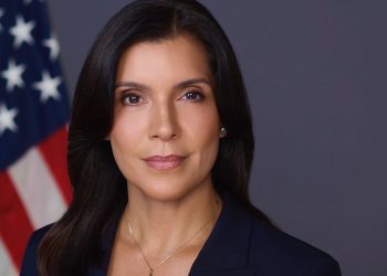 La Embajadora de los Estados Unidos Leah F. Campos reabre la Oficina de la DEA en Santo Domingo