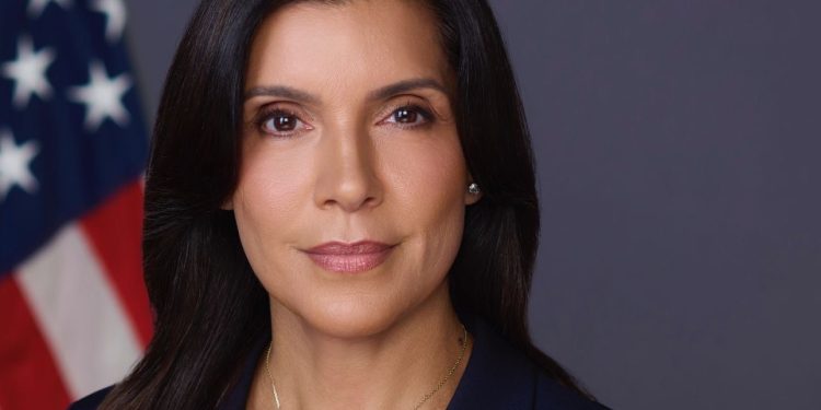 La Embajadora de los Estados Unidos Leah F. Campos reabre la Oficina de la DEA en Santo Domingo