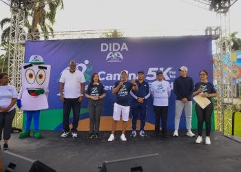 Más de 2,000 personas participan en «caminata 5K por los derechos de la salud» en el 24 aniversario de la DIDA