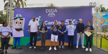 Más de 2,000 personas participan en «caminata 5K por los derechos de la salud» en el 24 aniversario de la DIDA