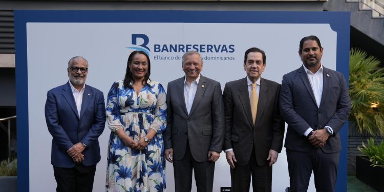 Banreservas ofrece cóctel para fortalecer vínculos con la diáspora dominicana en España
