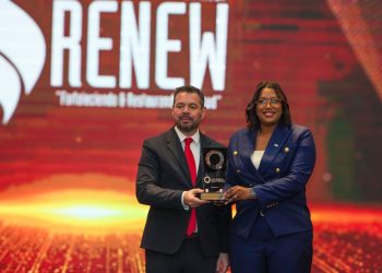Renew celebra nueve años de excelencia y es reconocida como Empresa Caribeña del Año 2026
