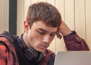 La evolución del grooming en línea: cómo los agresores captan a niños y adolescentes en nuevos entornos digitales