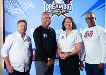 Altice regala una tarde de cine a jovenes de la Fundación Dream Big