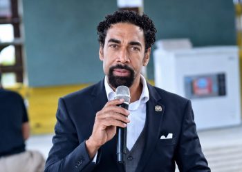 Oscar Abreu cuestiona la interrupción del Premio Nacional de Artes Visuales: “Un país que deja de honrar a sus artistas comienza a olvidar su historia”