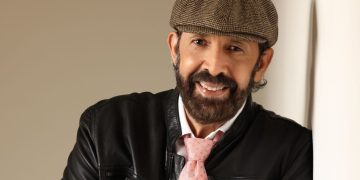 Juan Luis Guerra se acompaña del coro “Más que Vencedores” y nos regala el “Canto a la Patria”